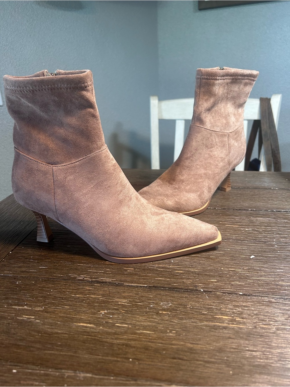 NWOT Amazon kitten heel faux suede boots size 8